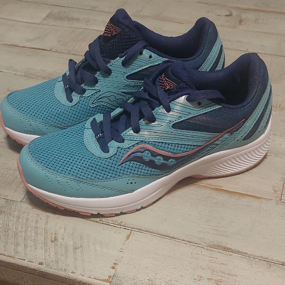 Saucony Blue Sneakers with Breathable Mesh and Sporty Design